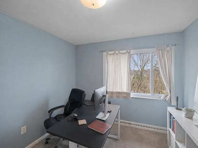 Building Photo - Your Pittsburgh home base available furnished or unfurnished.