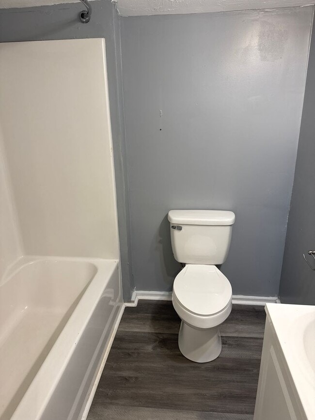 Building Photo - 2 bed 1 Bath Home