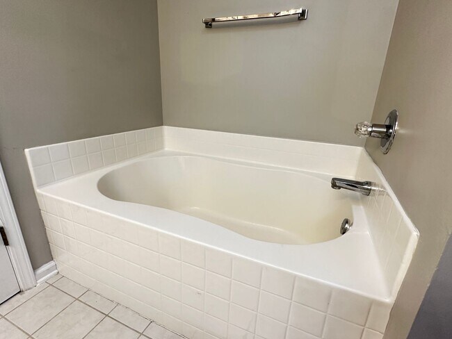 Building Photo - Beautiful 3 BR, 2.5 Bath House in Georgetown! Open Layout, Fenced Backyard, Attached Garage