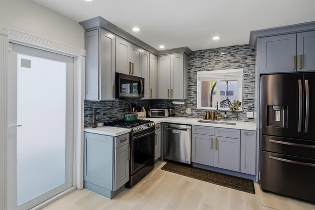 Building Photo - Northeast 17th Terrace, Fort Lauderdale, FL 33304 - 2 BR 2 BA house