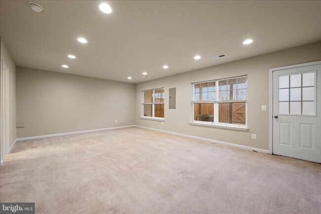 Building Photo - 105 Domino Ct