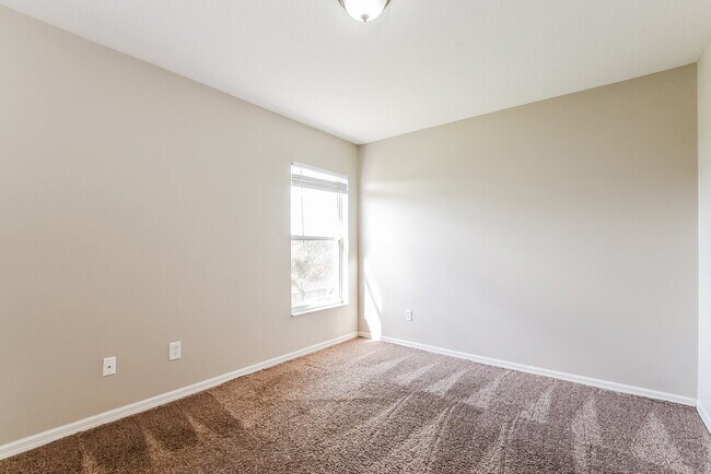 Building Photo - 819 Shore Breeze Way