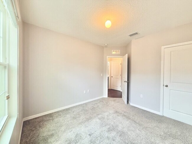 Building Photo - 9826 Hound Chase Dr