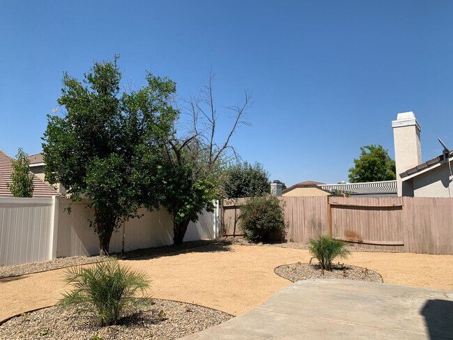 Building Photo - Newly updated 3 bedroom home in Menifee av...