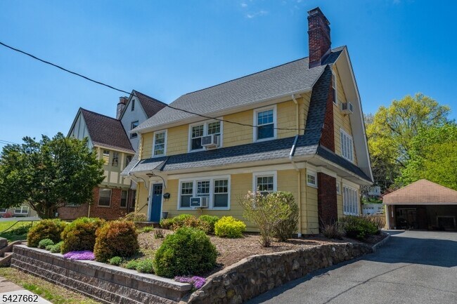 Building Photo - 200 Valley Rd