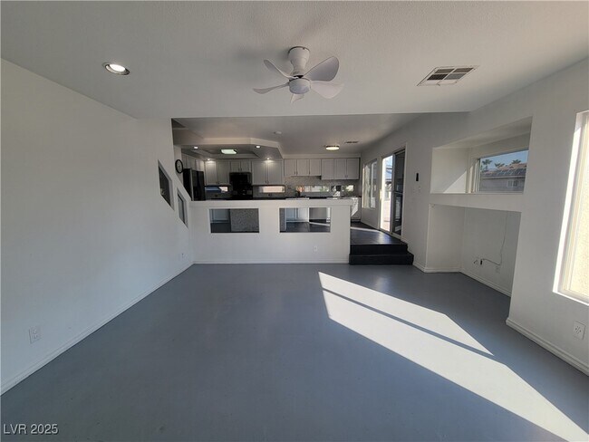 Building Photo - 2094 Silver Breeze Ave