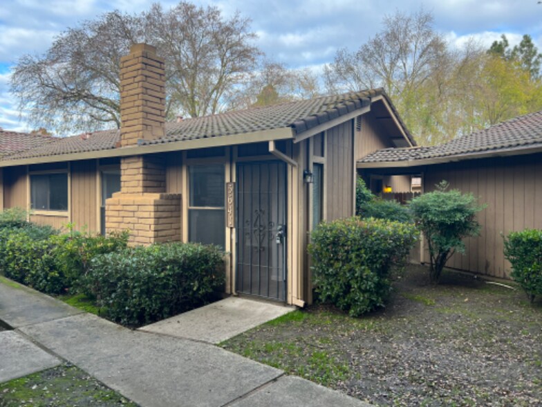 Building Photo - 5641 Passero Way
