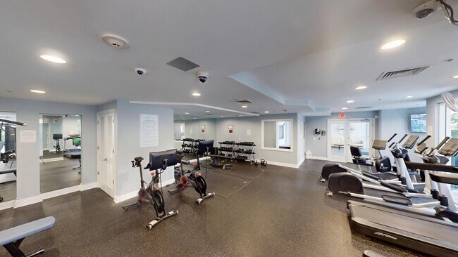 Building Photo - 255 Evernia St