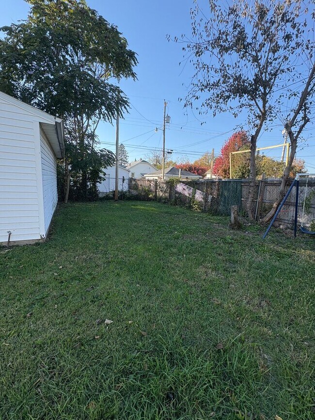 Building Photo - 3 Bedroom/1 Bath Home in Dayton