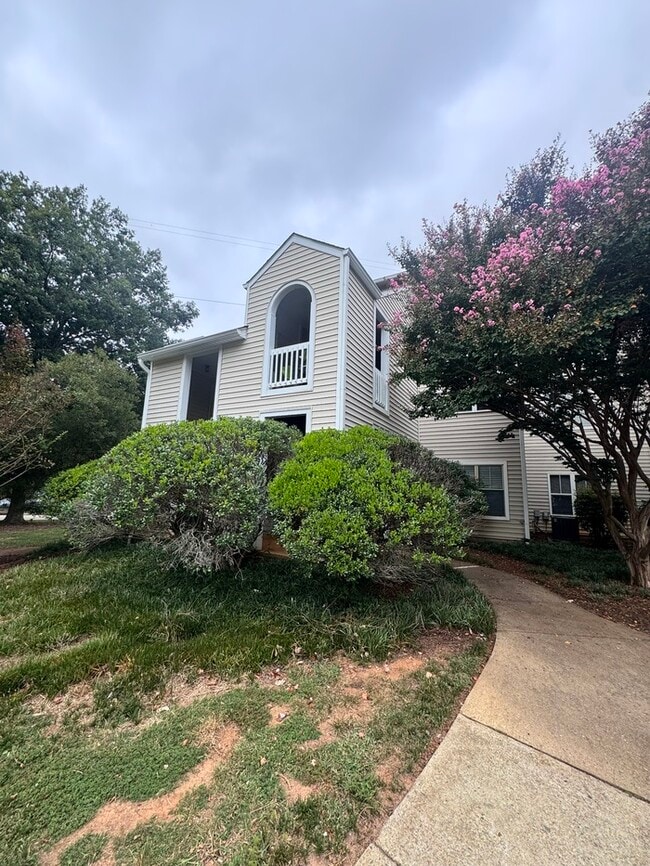 Primary Photo - Beautiful Spacious 1st floor Condo! Amenit...