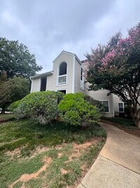 Building Photo - Beautiful Spacious 1st floor Condo! Amenity Access included!