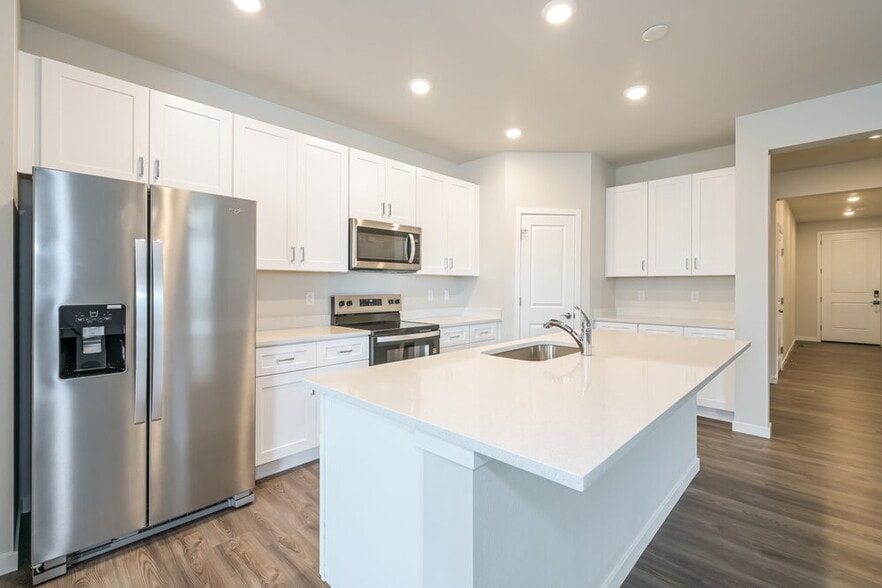 Building Photo - 1464 Orchard St