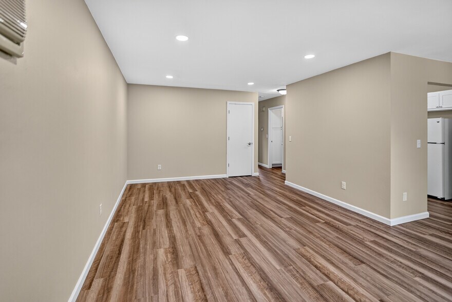 Building Photo - 5110 Pebblebrook Dr