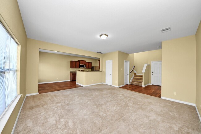 Building Photo - 6915 Primrose Rd