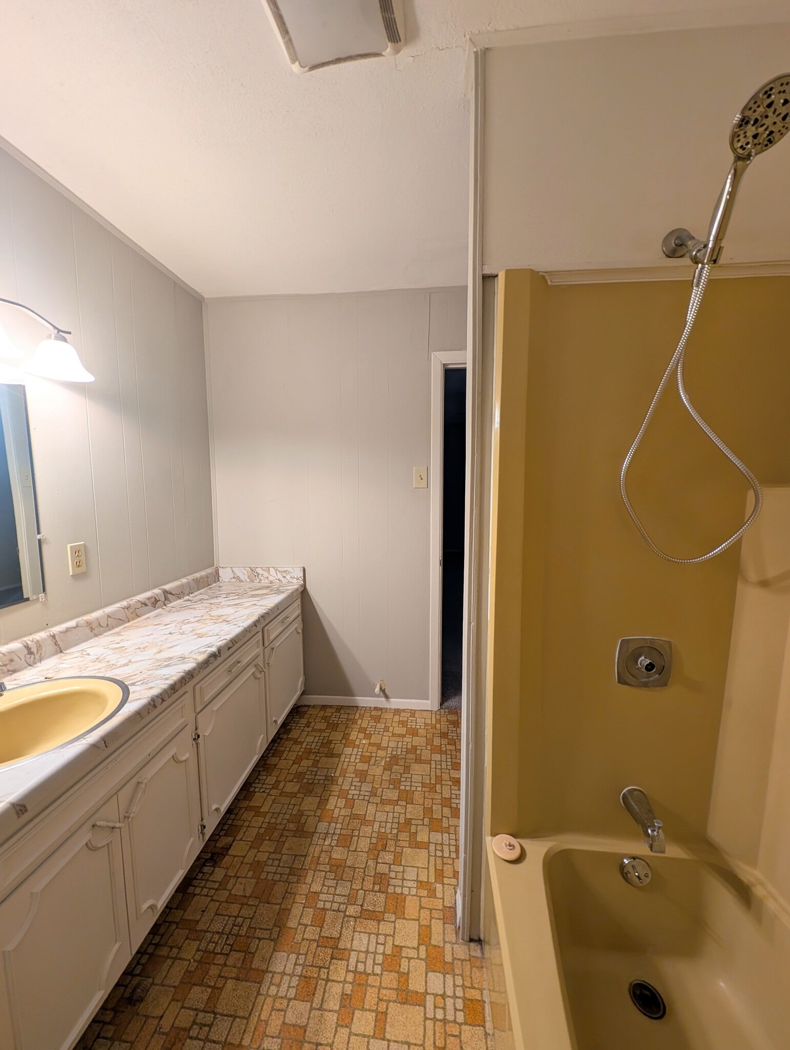 Shower - 307 San Angelo