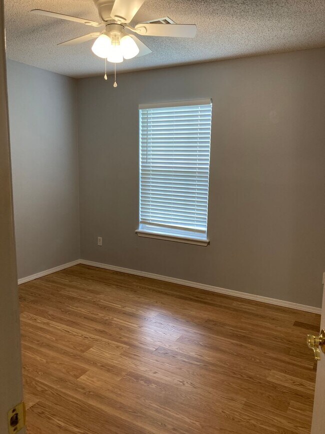 Building Photo - Nice Claremore 3/2/2 Home in Greenbrier Ad...
