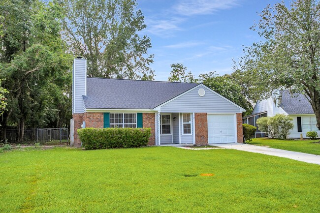 Building Photo - 3 Bedroom 2 Bathrooms in Sterling Creek - ...
