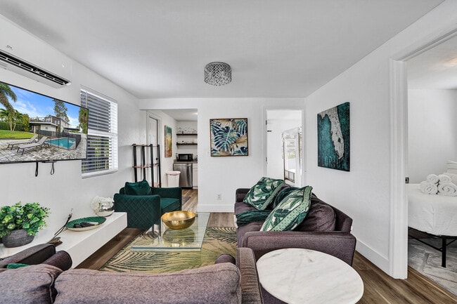 Building Photo - 311 SE 3rd Ave