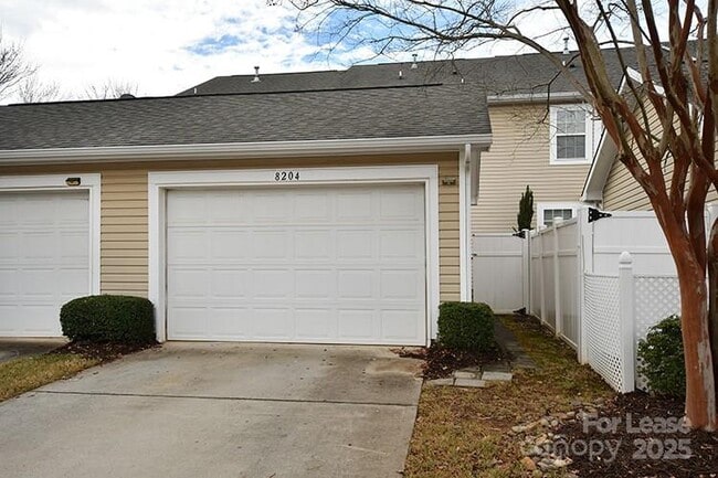 Building Photo - 8204 Viewpoint Lane