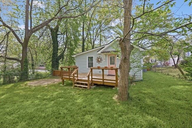 Building Photo - 441 Oak Dr