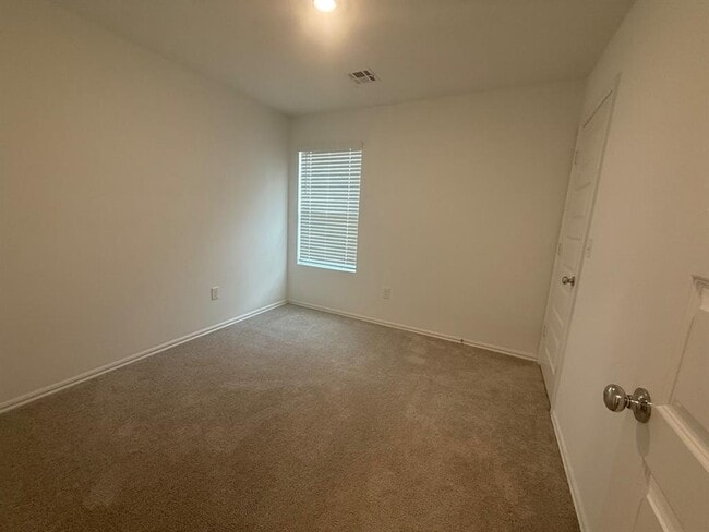Building Photo - 16213 Maroon Dr