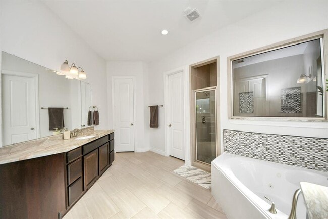 Building Photo - 28934 Endeavor River Rd