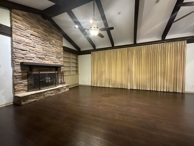 Building Photo - 530 Hilliard Dr