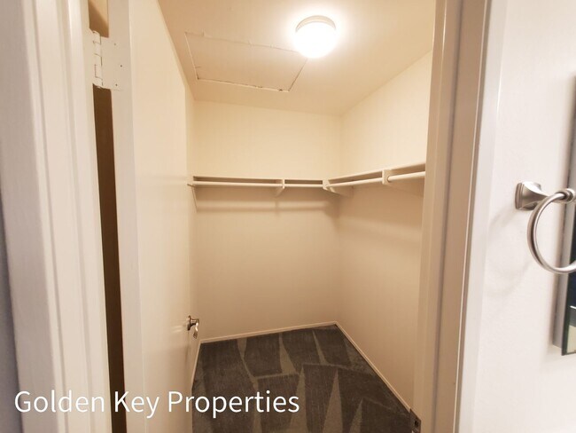 Building Photo - 2982 Lexington Cir