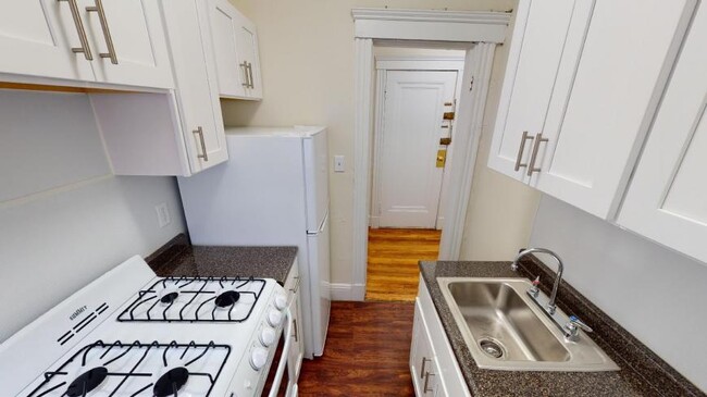 Building Photo - bedroom in Boston MA 02215