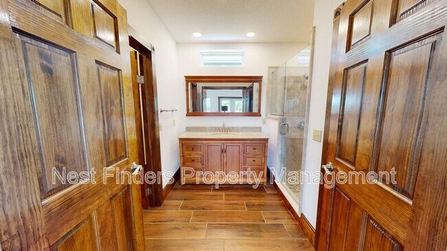 Building Photo - 552 Seagate Ave