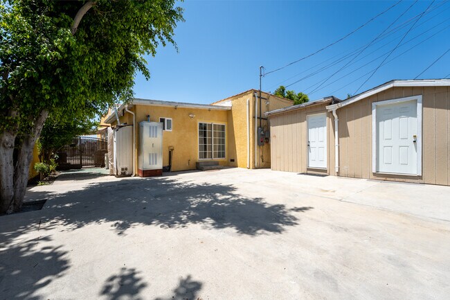 Building Photo - 2218 S Redondo Blvd