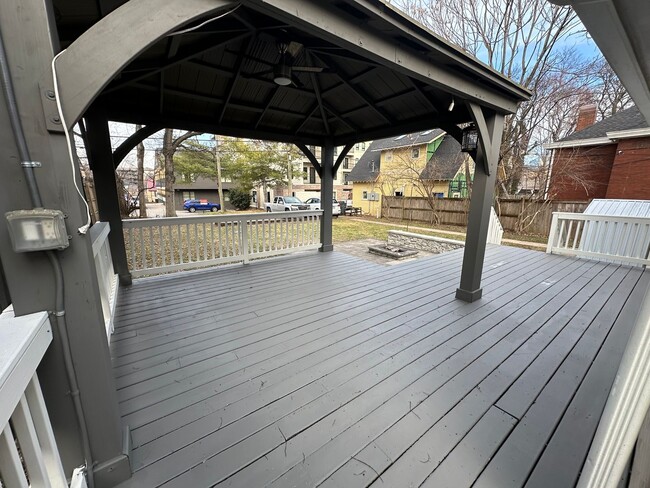 Building Photo - Charming 2 Bed 1 Bath Apartment Near Music Row