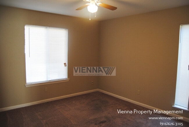 Building Photo - Fair Oaks Condo