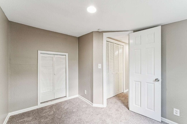 Building Photo - Charming 2 Bedroom, 2 Bath with Extra Loft Space Available Now!