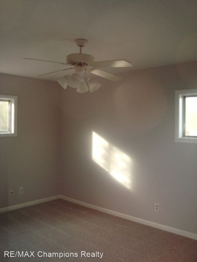 Building Photo - 3 br, 2 bath House - 2230 Airport Thruway