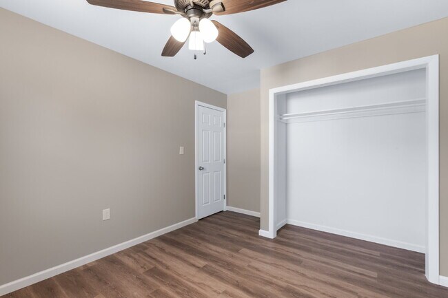 Building Photo - 1147 Inverness Dr