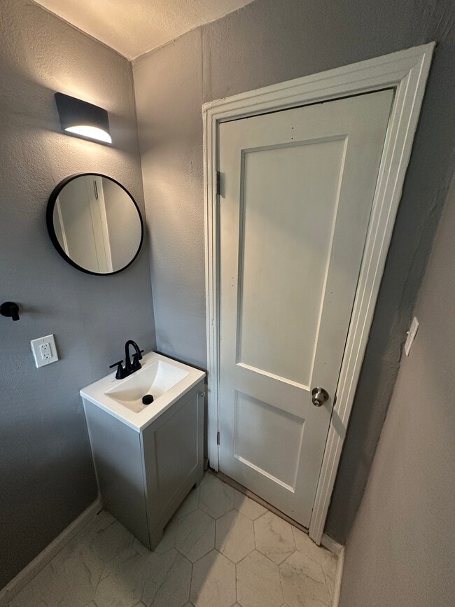 Building Photo - 3150 Belden Cir