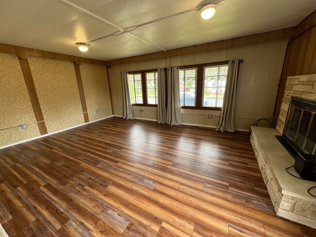 Building Photo - Woodson St, Amity