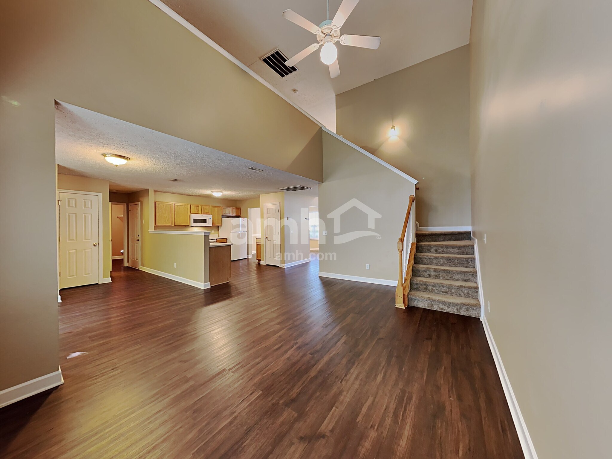 Building Photo - 8028 Meadowview Ln