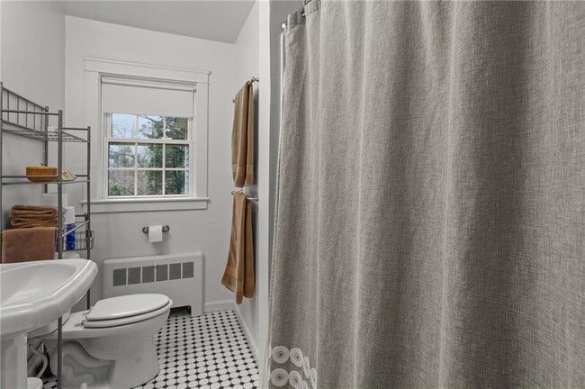 Building Photo - 80 Lakeshore Dr