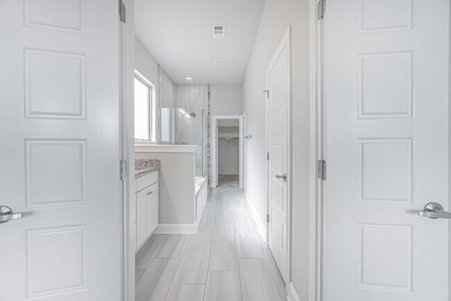 Building Photo - Craftsman Style Home in Bentonville!