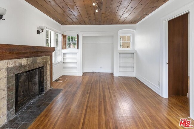 Building Photo - 3860 Goldwyn Terrace