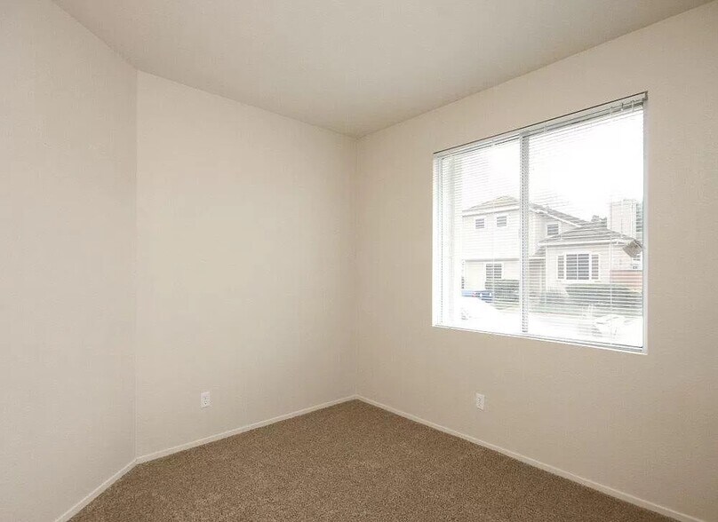 Building Photo - 9409 Laguna Pointe Way