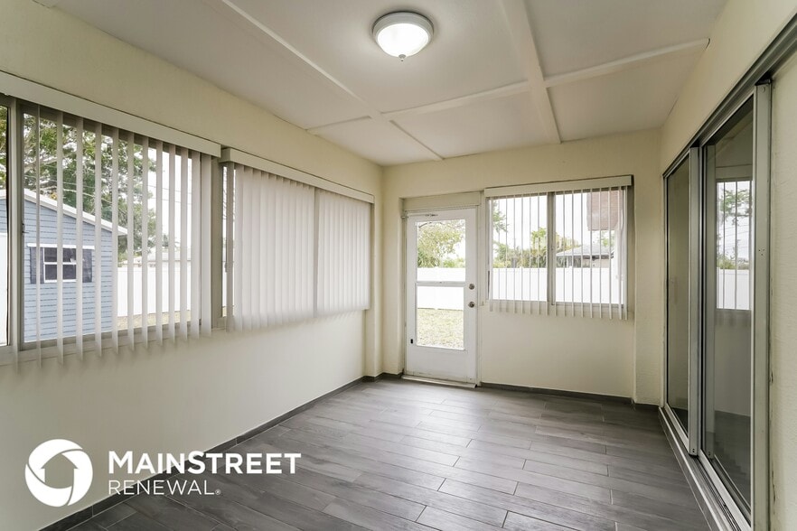 Building Photo - 126 SE 7th St