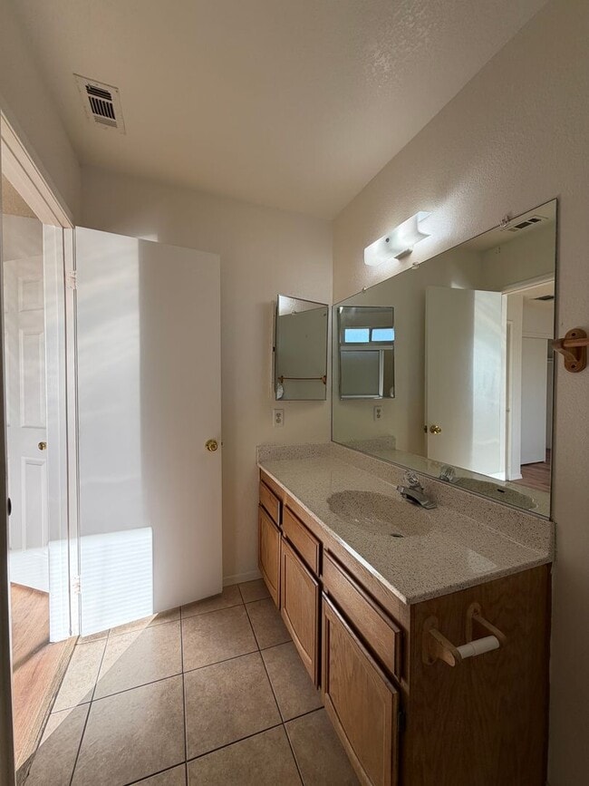 Building Photo - 3 Bedroom House Located in Cul De Sac Near Sportspark