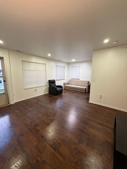 Building Photo - 15802 Orchard Ln