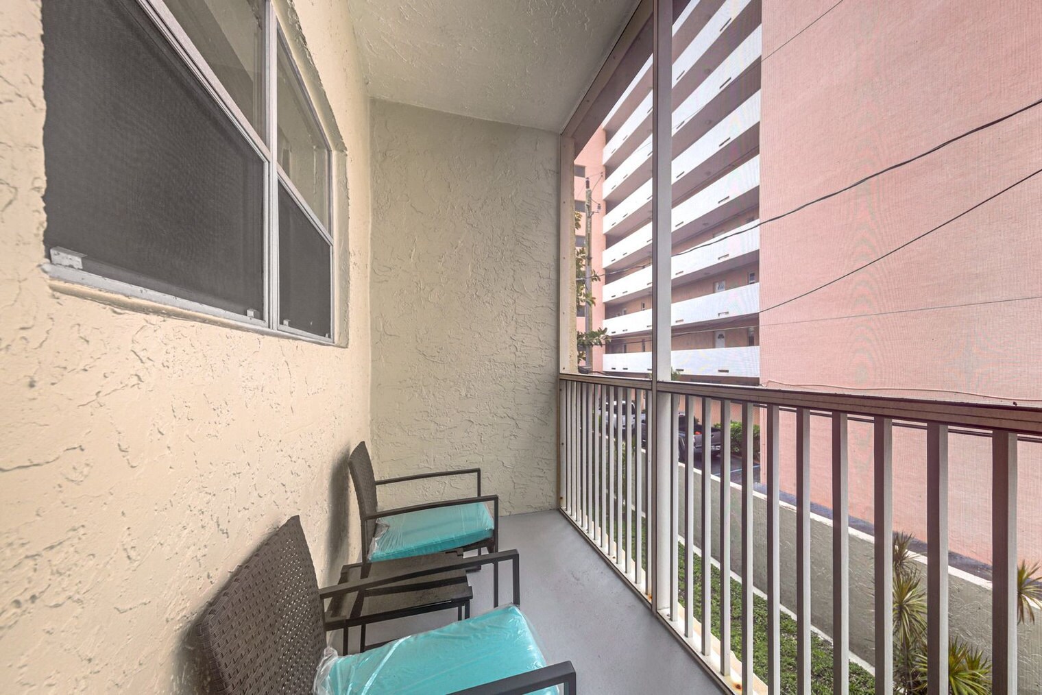Building Photo - 1450 N Riverside Dr