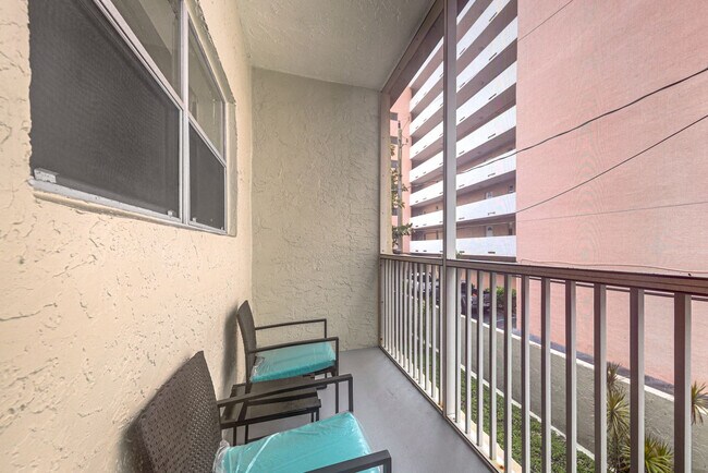Building Photo - 1450 N Riverside Dr
