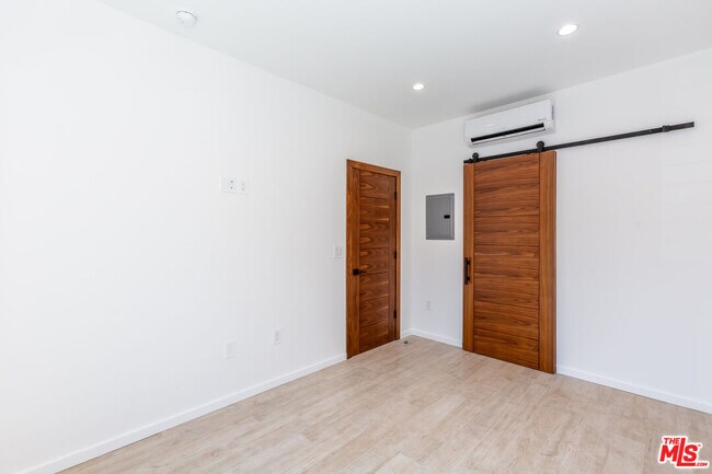 Building Photo - 8012 Zeus Dr