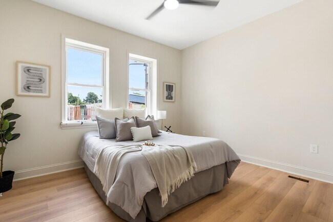 Building Photo - Beautiful 3 Bedroom 4 Bathroom East Baltim...